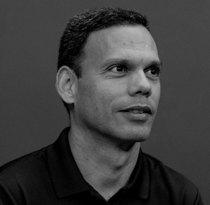 DEAN LUIS REYES