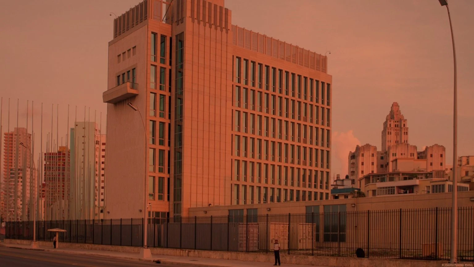 The U.S. Embassy in Cuba, a target of the alleged attacks that provoked the Havana Syndrome / Original Image: AFP